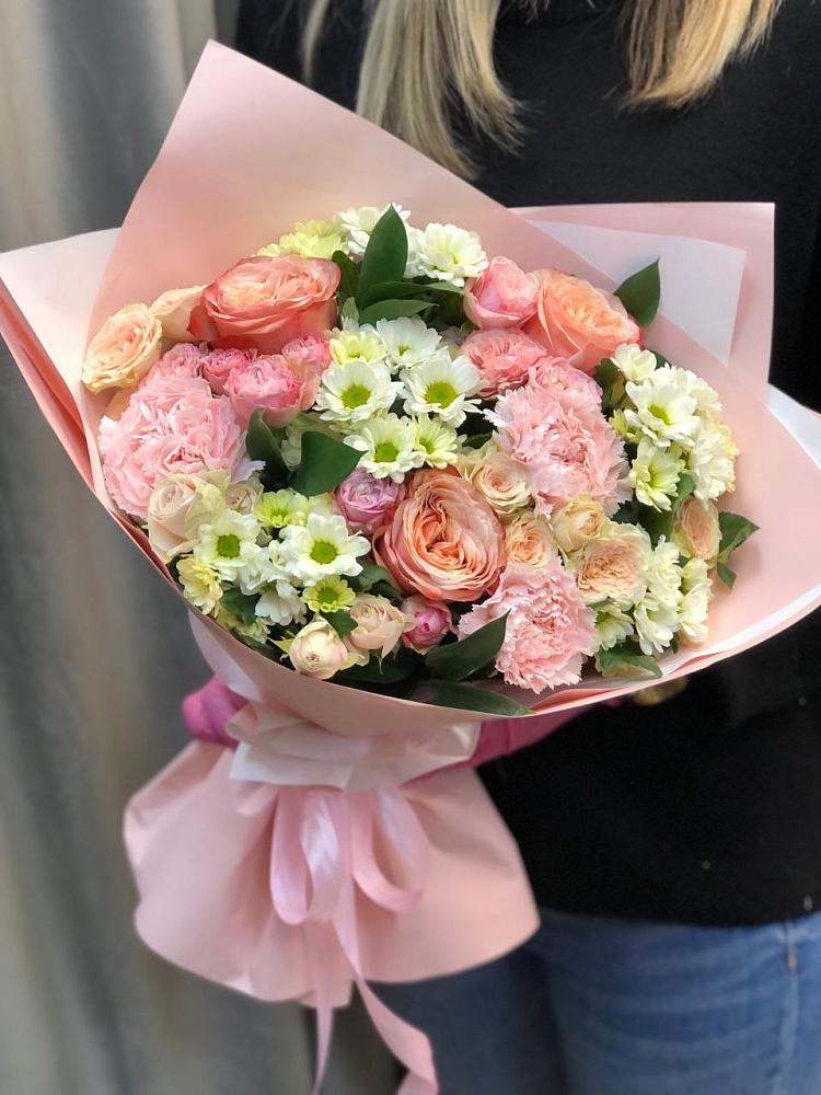 Букет нежные объятья в Жилино-1 Букет цветов из: Гвоздики, Розы и Хризантемы в Жилино-1