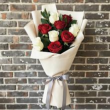 Букет красно-белые розы в Жилино-1 Букет цветов из:  Розы в Жилино-1