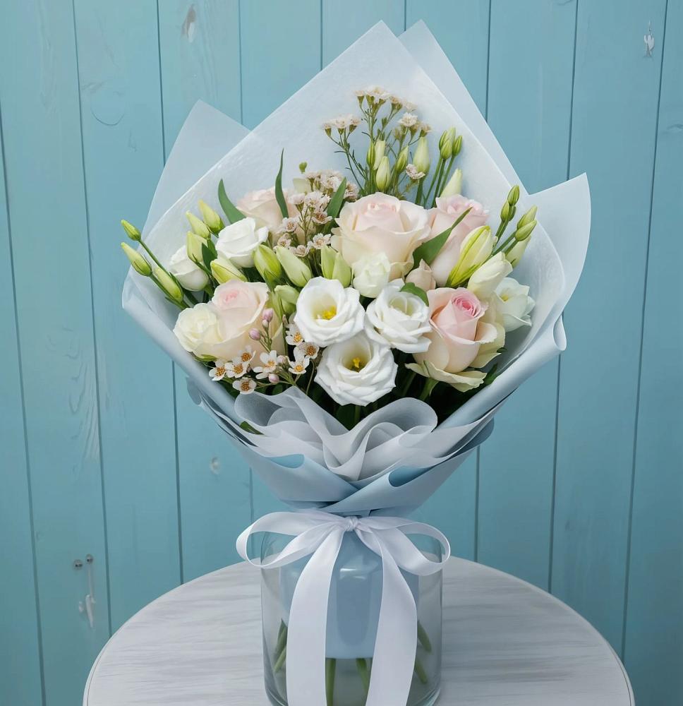 Букет цветов из: Розы и Лизиантусы в Жилино-1