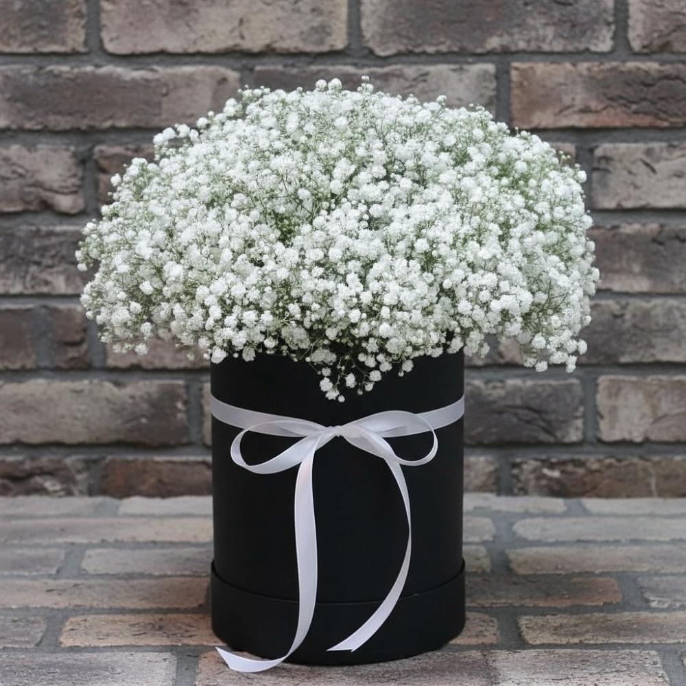 Цветочная композиция из Гипсофила в шляпной коробке в Жилино-1