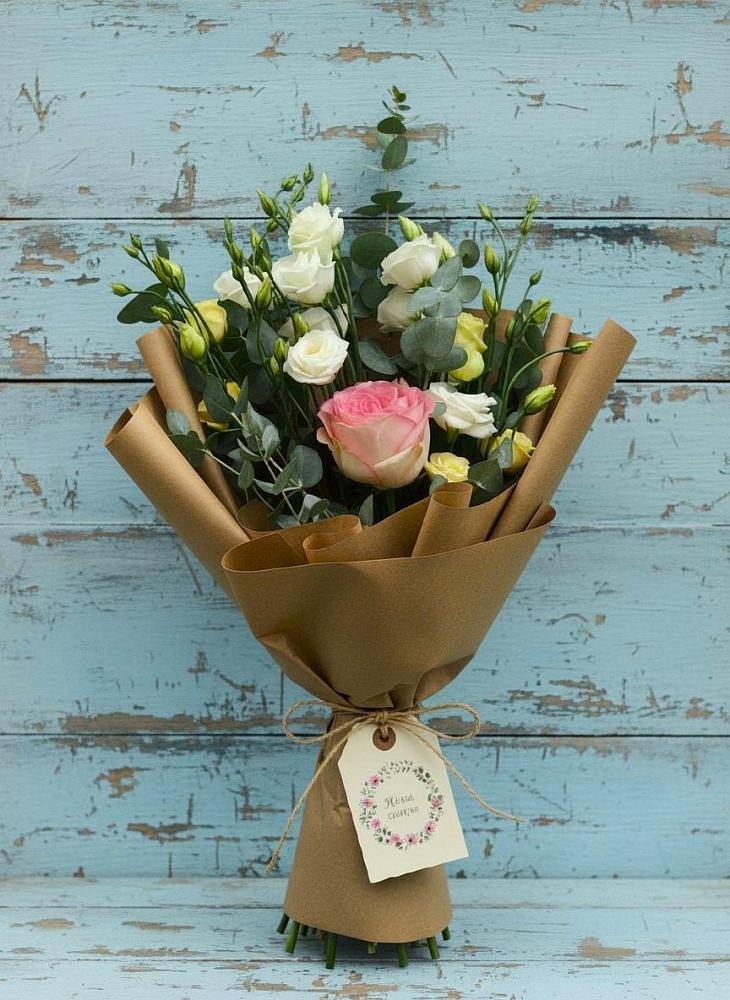 Букет цветов из: Розы и Лизиантусы в Жилино-1