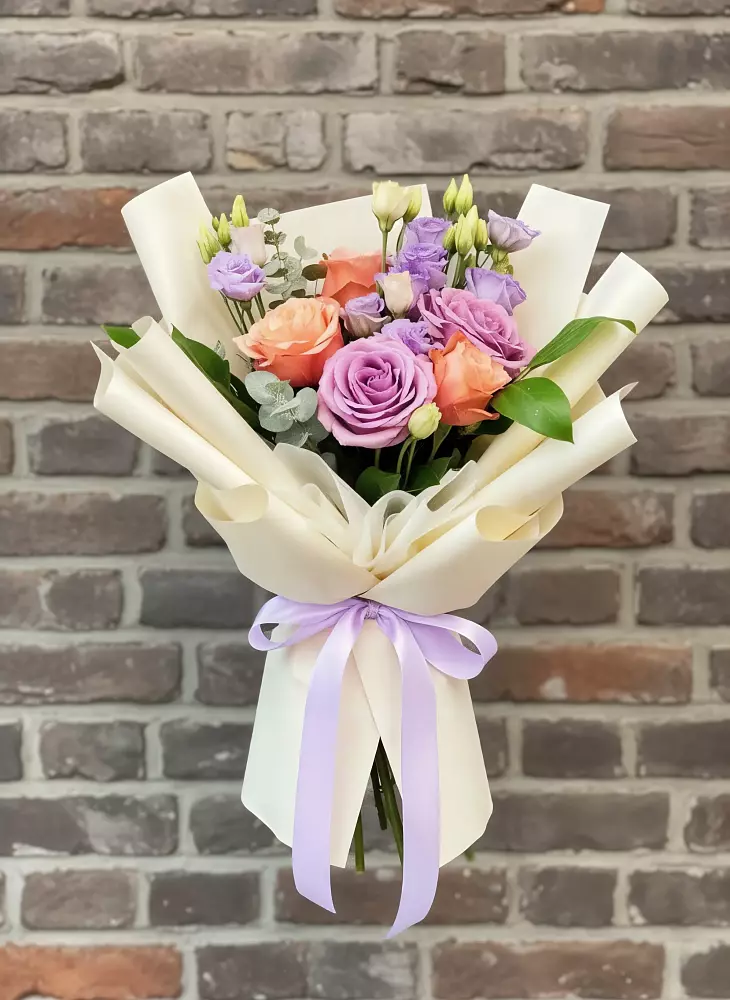 Букет цветов из: Лизиантусы и Розы в Жилино-1