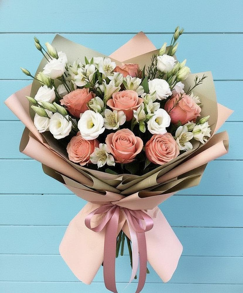 Букет цветов из: Розы, Альстромерии и Лизиантусы в Жилино-1