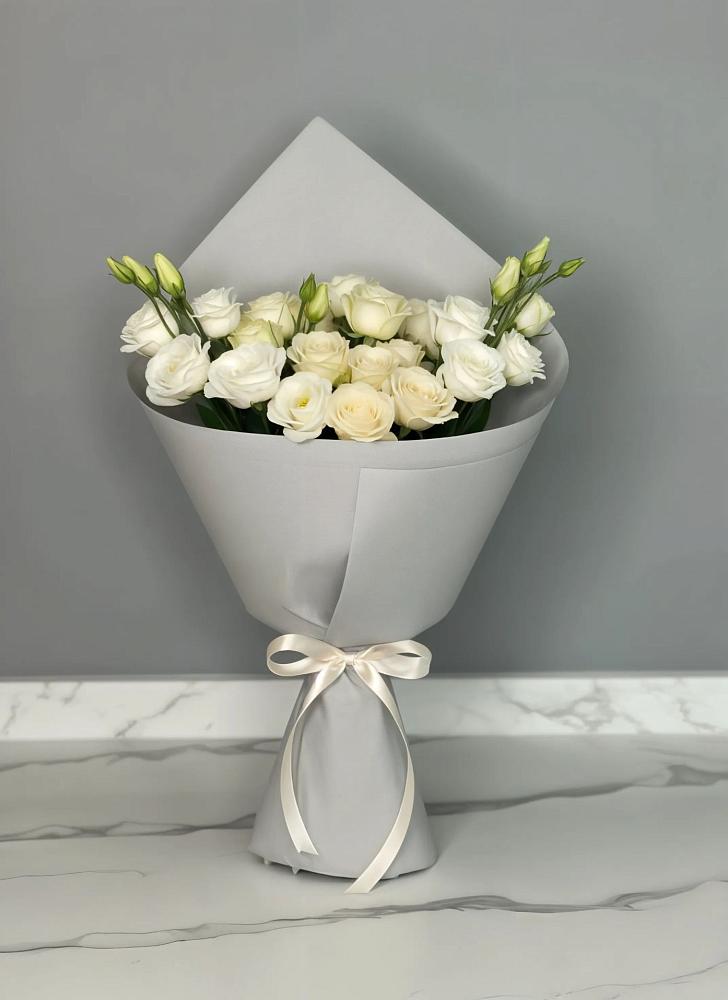 Букет цветов из: Розы и Лизиантусы в Жилино-1