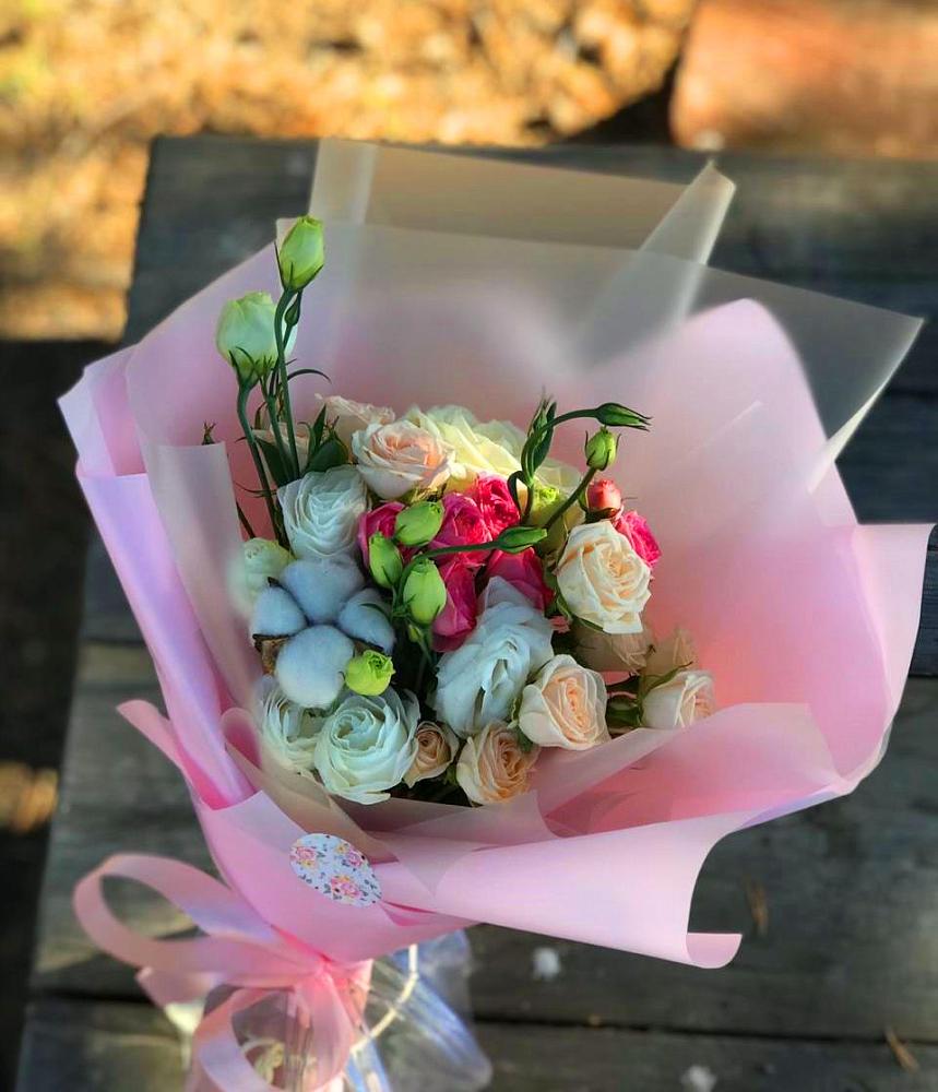 Букет цветов из: Розы и Лизиантусы в Жилино-1