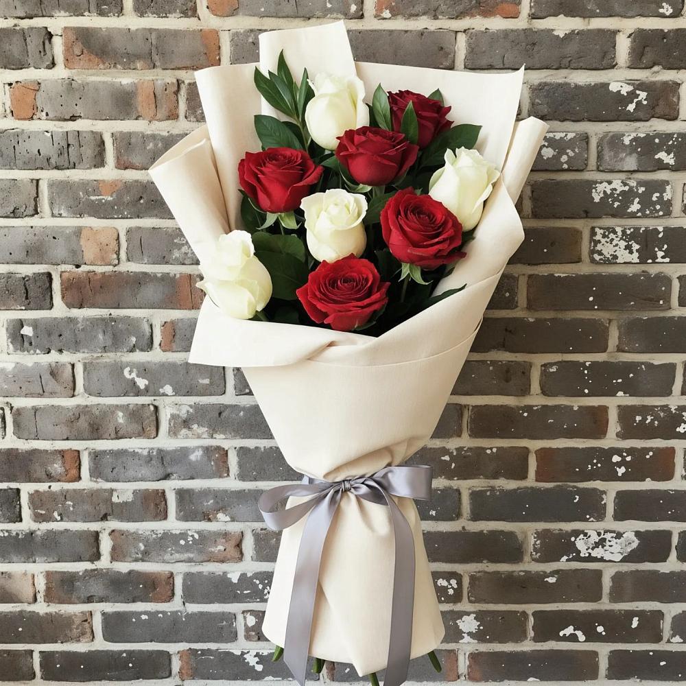 Букет красно-белые розы в Жилино-1 Букет цветов из: Розы в Жилино-1