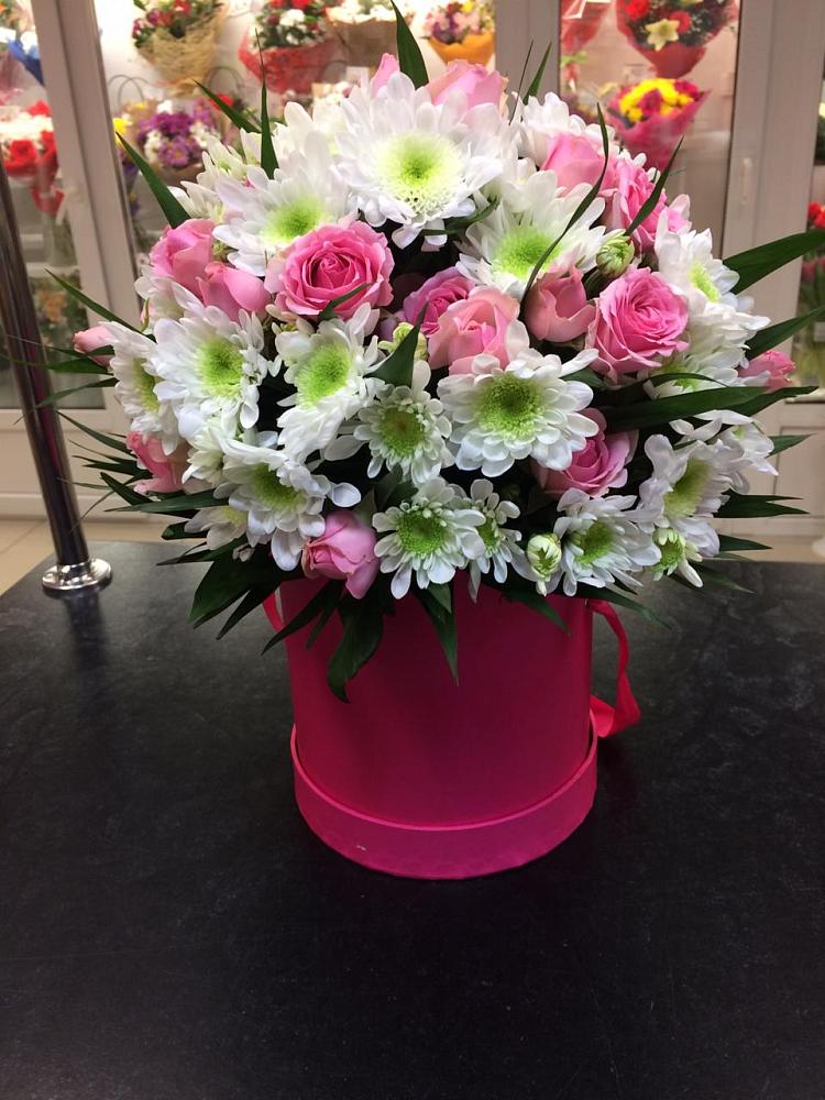 Цветочная композиция из Розы и Хризантемы в шляпной коробке в Жилино-1