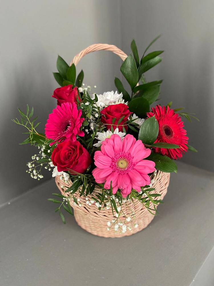 Цветочная композиция из Розы, Хризантемы и Герберы в корзине в Жилино-1