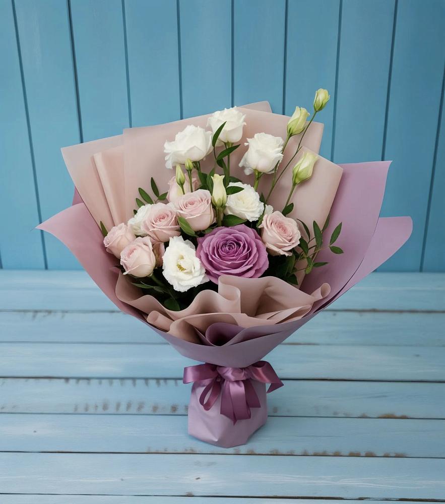 Букет цветов из: Розы и Лизиантусы в Жилино-1